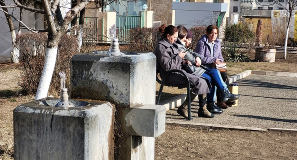 Женщины на улице в Степанакерте, фото: Алвард Григорян для "Кавказского узла" Женщины на улице в Степанакерте, фото: Алвард Григорян для "Кавказского узла"