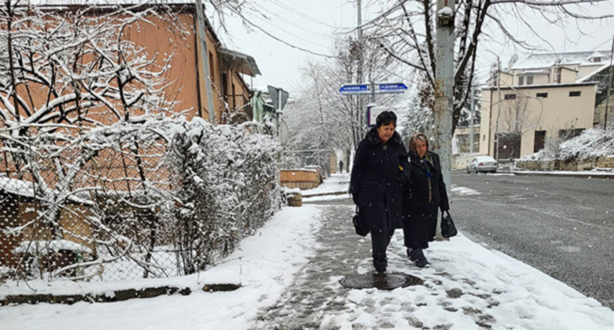 Жители Степанакерта на улицах города. Нагорный Карабах, февраль 2023 г. Фото Алвард Григорян для "Кавказского узла" Жители Степанакерта на улицах города. Нагорный Карабах, февраль 2023 г. Фото Алвард Григорян для "Кавказского узла"