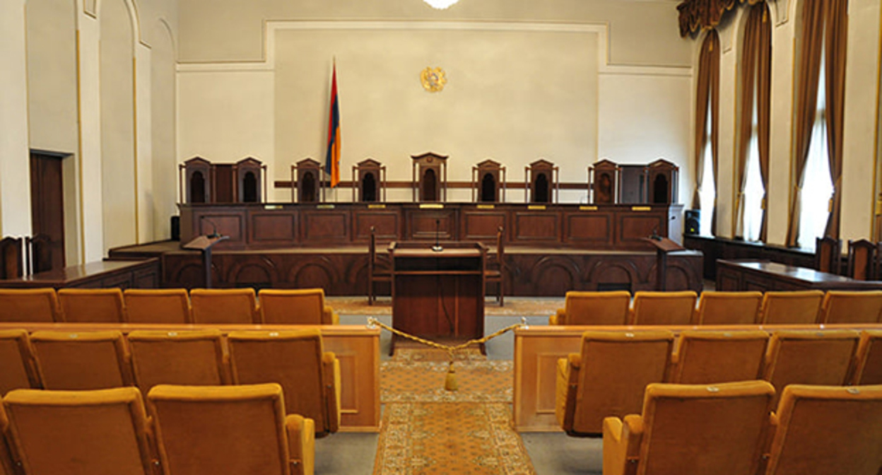 Суд в Армении. Фото: https://www.facebook.com/armconcourt/photos/a.575009379622547/1102517650205048/?locale=sw_KE Суд в Армении. Фото: https://www.facebook.com/armconcourt/photos/a.575009379622547/1102517650205048/?locale=sw_KE