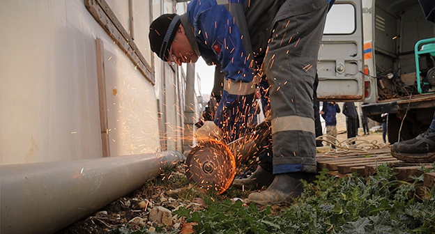 Работник Газпрома устраняет несправность. Фото: https://mrg.gazprom.ru Работник Газпрома устраняет несправность. Фото: https://mrg.gazprom.ru