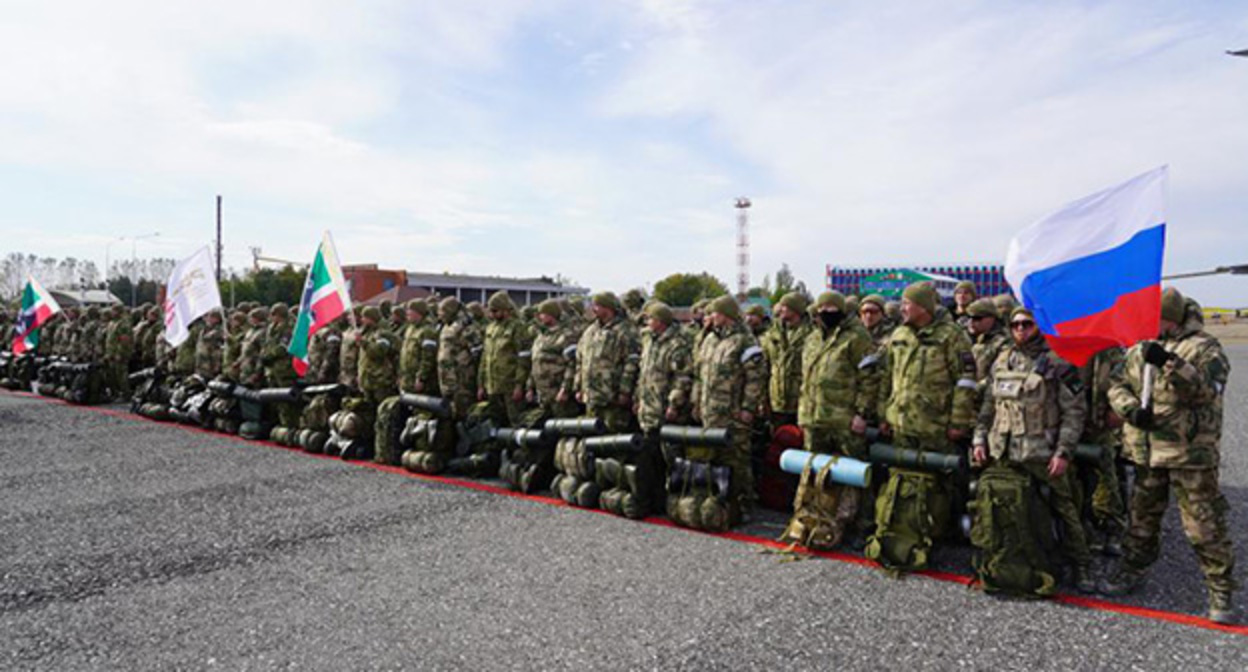 Добровольцы перед отправкой в зону военной операции. Фото: "Грозный-Информ" https://www.grozny-inform.ru Добровольцы перед отправкой в зону военной операции. Фото: "Грозный-Информ" https://www.grozny-inform.ru