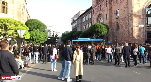 Акция протеста в центре Еревана. 20 мая 2023 года. Кадр видео News.am https://www.youtube.com/watch?v=bMtr-dOg4jI