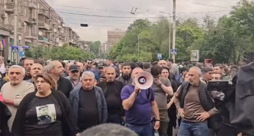 Участники акции в Ереване в поддержку Гаяне Акопян. Стопкадр из видео https://www.youtube.com/watch?v=yslj6tMIxpk