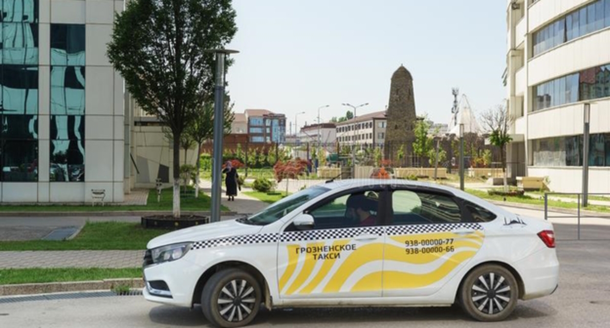 Такси в Грозном, фото: ru.dreamstime.com Такси в Грозном, фото: ru.dreamstime.com