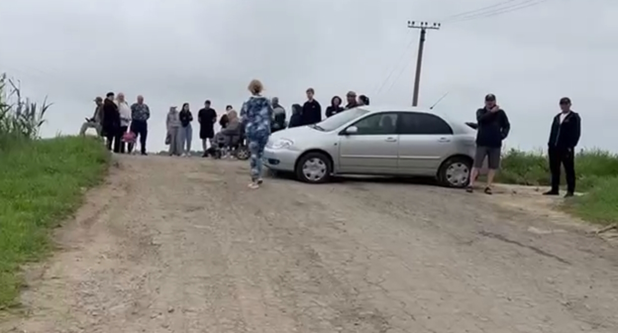 Жители Полтавской на дороге к свалке, стоп-кадр видео https://t.me/stplt/1081 Жители Полтавской на дороге к свалке, стоп-кадр видео https://t.me/stplt/1081