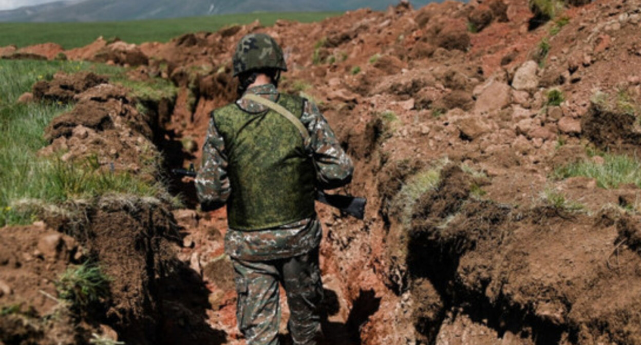 На линии соприкосновения в Нагорном Карабахе. Фото: https://www.aysor.am/ru/news/2023/04/11/обстрел-Варденис/2080146 На линии соприкосновения в Нагорном Карабахе. Фото: https://www.aysor.am/ru/news/2023/04/11/обстрел-Варденис/2080146