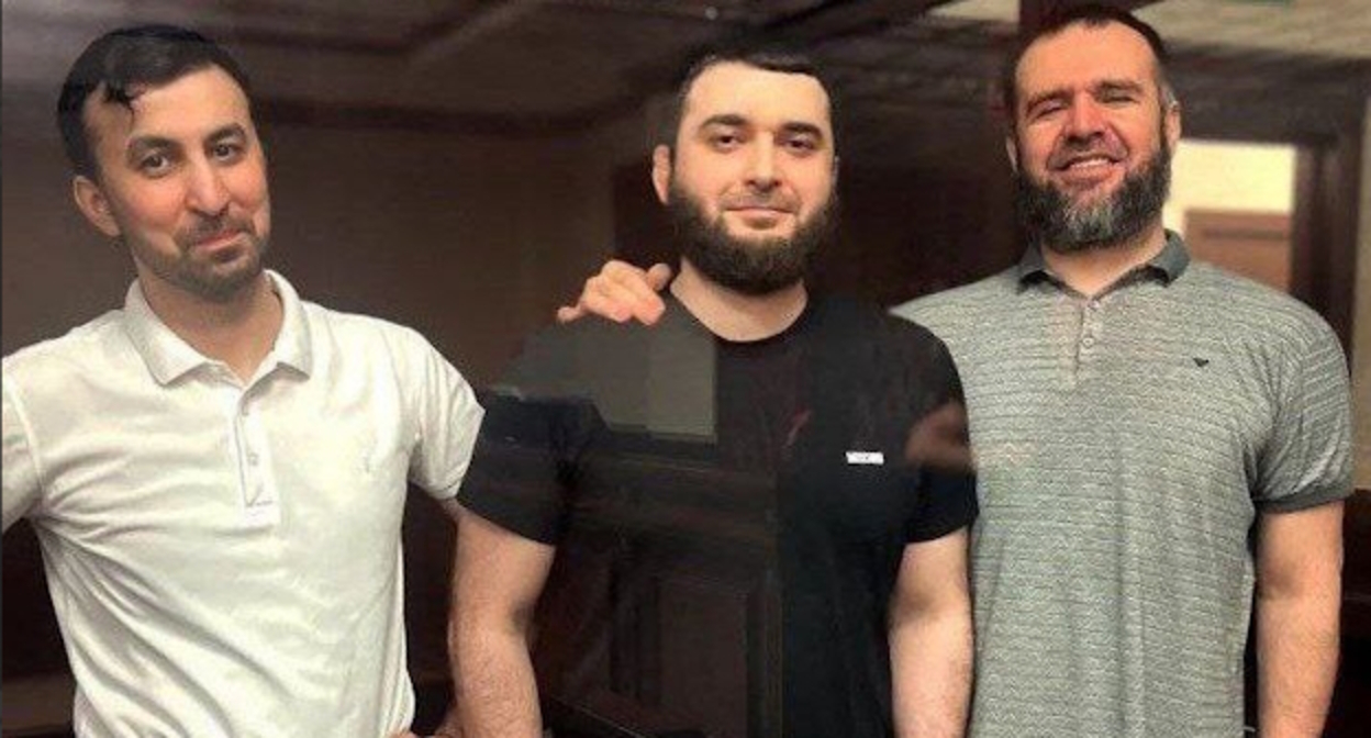 Кемал Тамбиев, Абдулмумин аджиев и Абубакар Ризванова (слева направо), фото: https://t.me/abdmumin/1015 Кемал Тамбиев, Абдулмумин аджиев и Абубакар Ризванова (слева направо), фото: https://t.me/abdmumin/1015