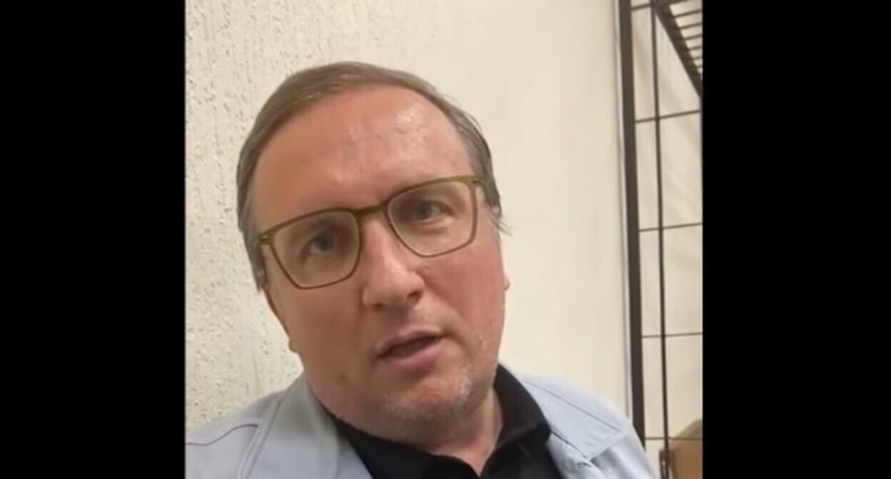 Дмитрий Новиков. Стоп-кадр видео канала "Кавказского узла" https://www.youtube.com/watch?v=ZkbuQnjqXtY&t=3s Дмитрий Новиков. Стоп-кадр видео канала "Кавказского узла" https://www.youtube.com/watch?v=ZkbuQnjqXtY&t=3s