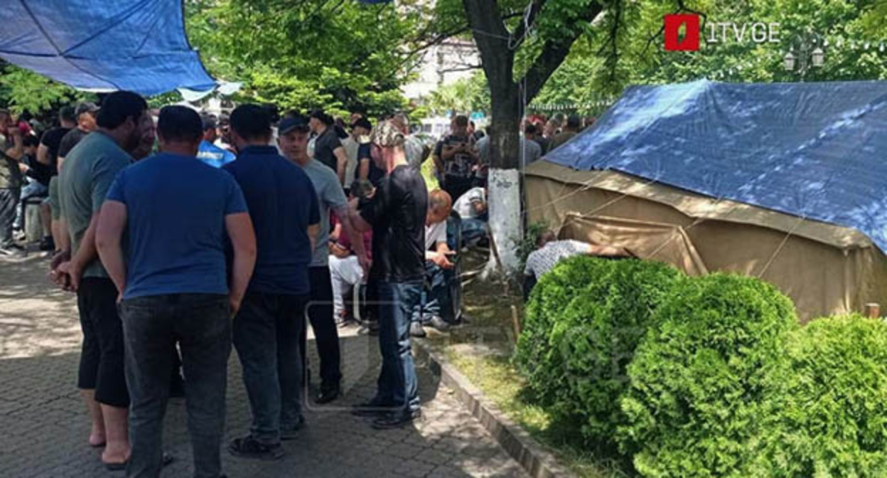 Акция протеста шахтеров в Чиатуре. Фото: https://1tv.ge/ Акция протеста шахтеров в Чиатуре. Фото: https://1tv.ge/