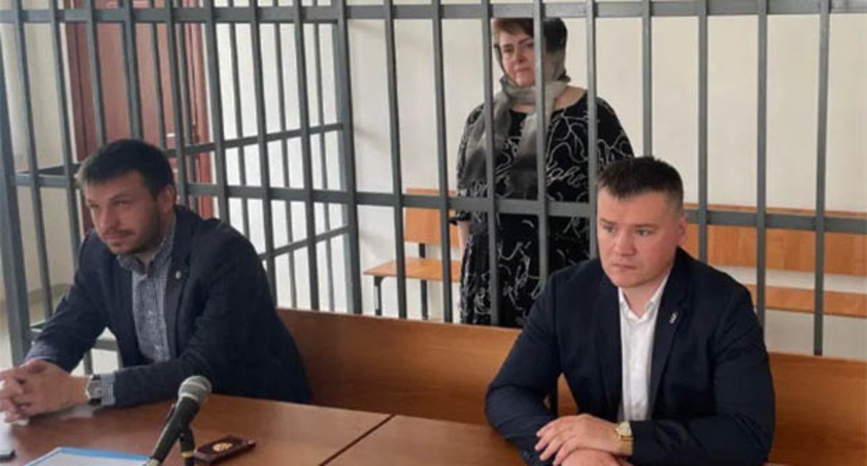 Зарема Мусаева в зале суда. Фото: "Команда против пыток" https://doxa.team/news/2023-06-15-musaeva Зарема Мусаева в зале суда. Фото: "Команда против пыток" https://doxa.team/news/2023-06-15-musaeva