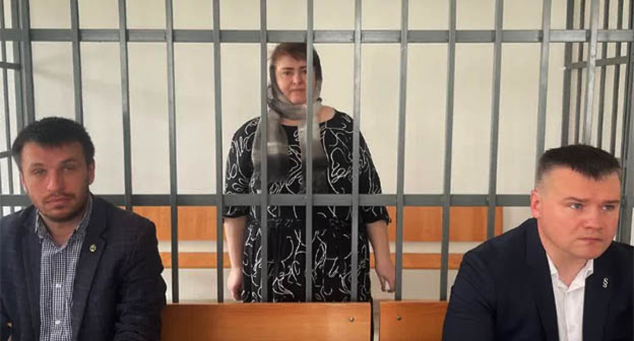Зарема Мусаева в зале суда. Фото: Телеграм-канал Кровавая барыня
Зарема Мусаева в зале суда. Фото: Телеграм-канал Кровавая барыня