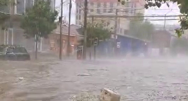 Ливень на улицах Буйнакска. Фото https://sevkavportal.ru/media/k2/items/cache/d5a02623753058d9ab55fa0476adf0f9_XL.jpg Ливень на улицах Буйнакска. Фото https://sevkavportal.ru/media/k2/items/cache/d5a02623753058d9ab55fa0476adf0f9_XL.jpg
