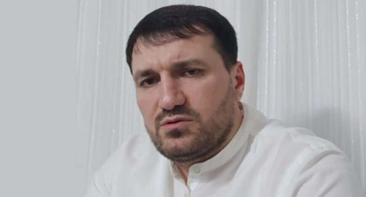 Курейш Картоев. Фото: "ФортангаОрг" https://fortanga.org/2023/06/my-vas-ne-ostavim-kartoev-ugrozhaet-ubijstvom-rodnym-eks-glavy-czpe/ Курейш Картоев. Фото: "ФортангаОрг" https://fortanga.org/2023/06/my-vas-ne-ostavim-kartoev-ugrozhaet-ubijstvom-rodnym-eks-glavy-czpe/