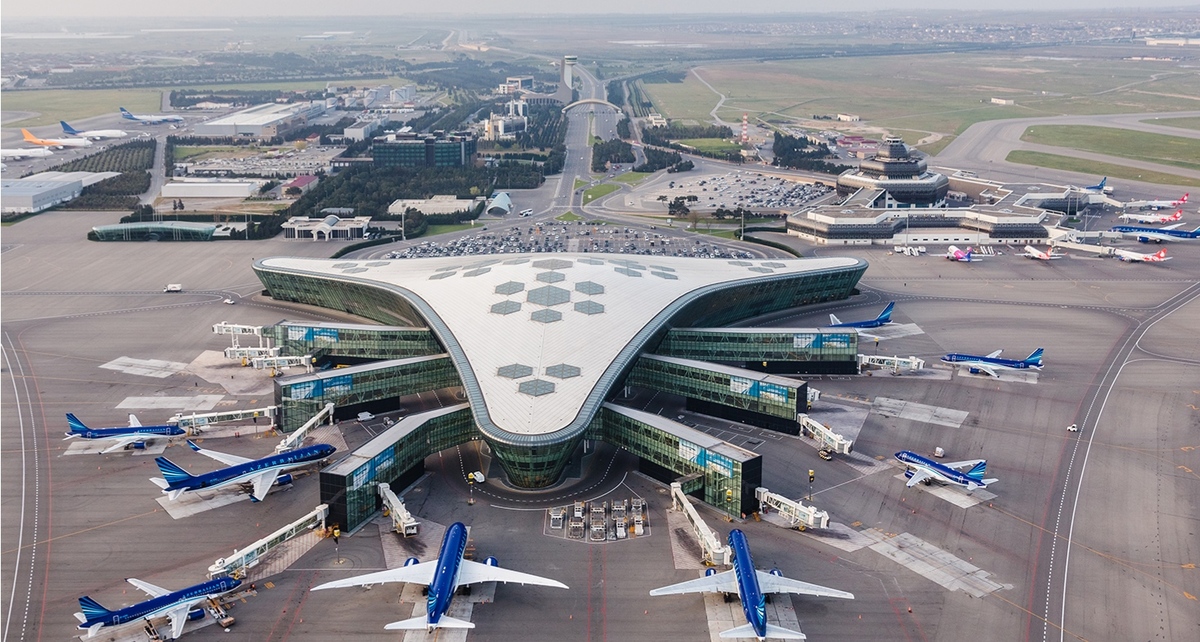 Бакинский аэропорт. Фото: пресс-служба аэропорта https://airport.az/ru/press-release/the-heydar-aliyev-international-airport-to-temporarily-operate-in-limited-mode/ Бакинский аэропорт. Фото: пресс-служба аэропорта https://airport.az/ru/press-release/the-heydar-aliyev-international-airport-to-temporarily-operate-in-limited-mode/