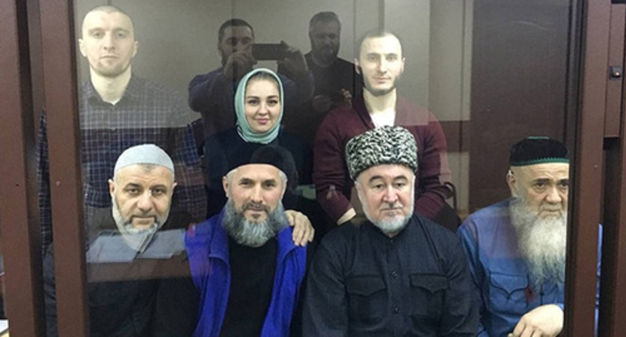 Ингушские активисты в зале суда. Фото: www.mashr.org Ингушские активисты в зале суда. Фото: www.mashr.org
