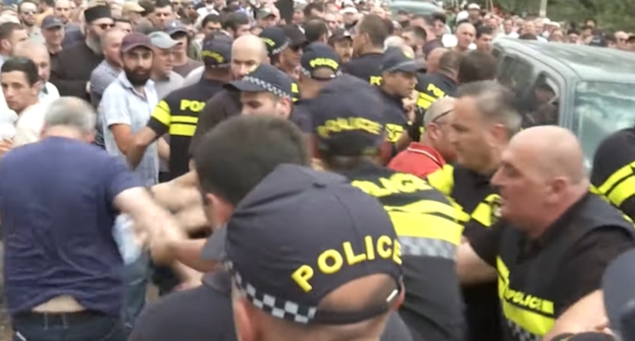 Беспорядки на Tbilisi Pride, Стоп кадр видео https://www.youtube.com/watch?v=GGFwvUhcNak Беспорядки на Tbilisi Pride, Стоп кадр видео https://www.youtube.com/watch?v=GGFwvUhcNak