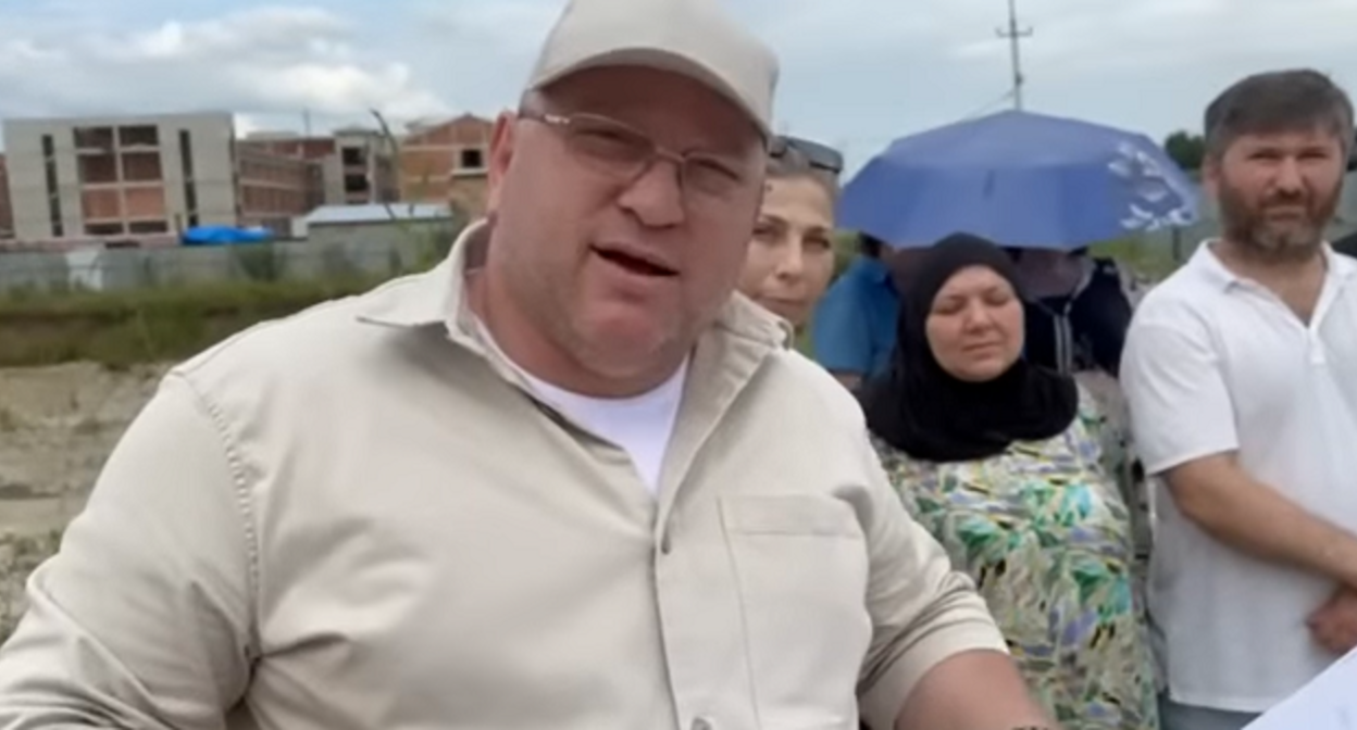Кадр видеообращения адвоката и дольщиков www.youtube.com/watch?v=2tWBNtgCJwQ Кадр видеообращения адвоката и дольщиков www.youtube.com/watch?v=2tWBNtgCJwQ
