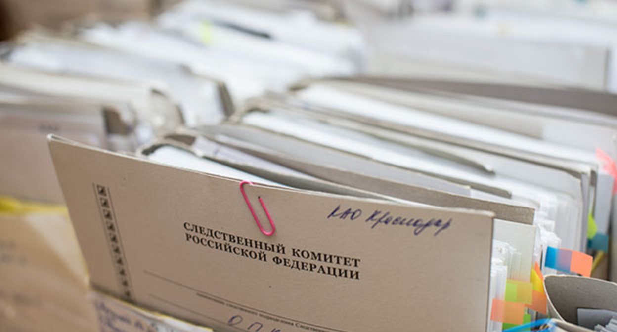 Папки Следственного комитета. Фото Елены Синеок, "Юга.ру" Папки Следственного комитета. Фото Елены Синеок, "Юга.ру"