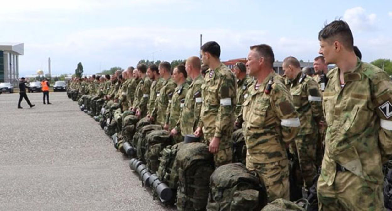 Добровольцы перед отправкой на Украину. Фото: Грозный Информ https://www.grozny-inform.ru Добровольцы перед отправкой на Украину. Фото: Грозный Информ https://www.grozny-inform.ru