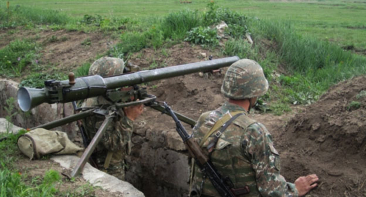 На линии соприкосновения в Нагорном Карабахе. Фото: https://armedia.am/rus/news/35905/karabakh-obstanovka-na-peredovoiy.html На линии соприкосновения в Нагорном Карабахе. Фото: https://armedia.am/rus/news/35905/karabakh-obstanovka-na-peredovoiy.html
