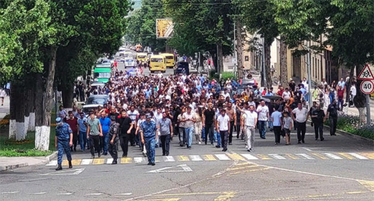Марш в Степанакерте. 12 июля 2023 г. Фото Алвард Григорян для "Кавказского узла" Марш в Степанакерте. 12 июля 2023 г. Фото Алвард Григорян для "Кавказского узла"