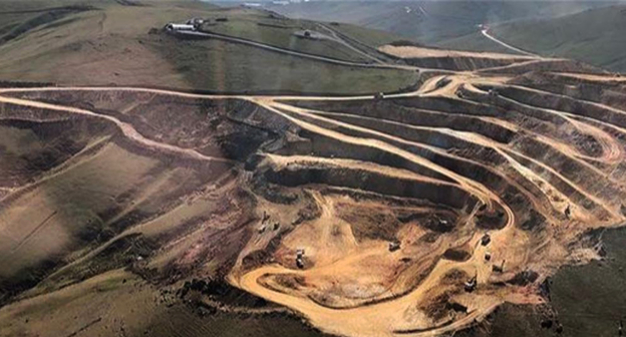 Золоторудное предприятие в селе Союдлу. Фото https://1news.az/news/20230623035707471-Zoloto-Gyadabeya-Dragotsennye-mestorozhdeniya-i-ikh-operator-chto-ob-etom-izvestno Золоторудное предприятие в селе Союдлу. Фото https://1news.az/news/20230623035707471-Zoloto-Gyadabeya-Dragotsennye-mestorozhdeniya-i-ikh-operator-chto-ob-etom-izvestno