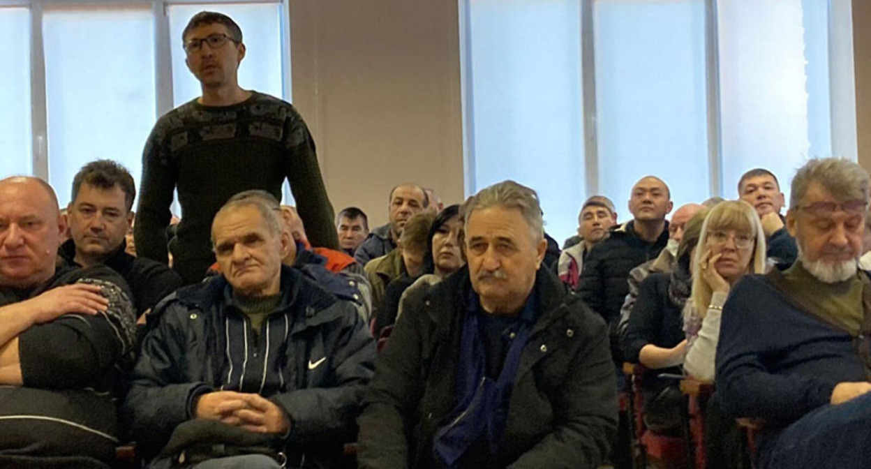 Астраханские водители скорой помощи на встрече с властями. Фото: астраханское отделение профсоюза работников здравоохранения "Действие" https://vk.com/wall368809974_3030 Астраханские водители скорой помощи на встрече с властями. Фото: астраханское отделение профсоюза работников здравоохранения "Действие" https://vk.com/wall368809974_3030