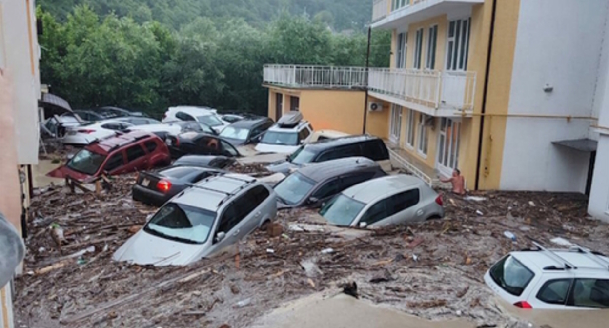 Последствия потопа в Туапсе, фото: оперштаб Краснодарского края.