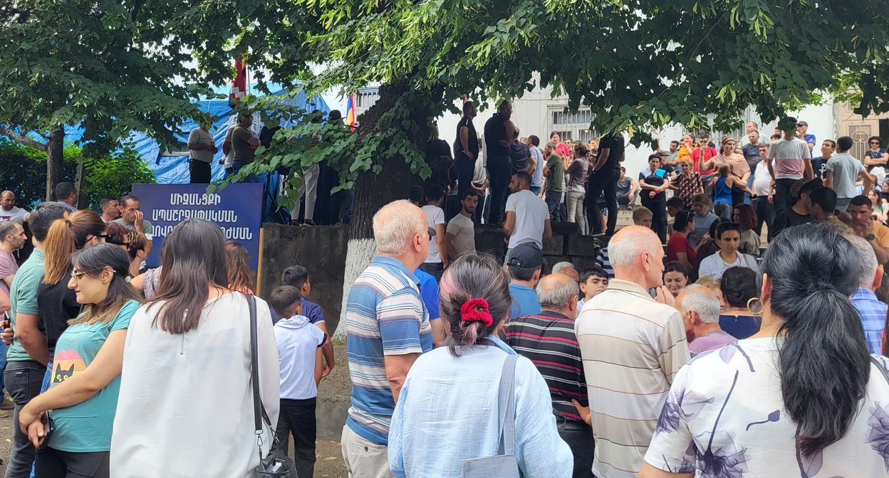 Активисты в Степанакерте. Нагорный Карабах, 16 июля 2023 г. Фото Алвард Григорян для "Кавказского узла" Активисты в Степанакерте. Нагорный Карабах, 16 июля 2023 г. Фото Алвард Григорян для "Кавказского узла"