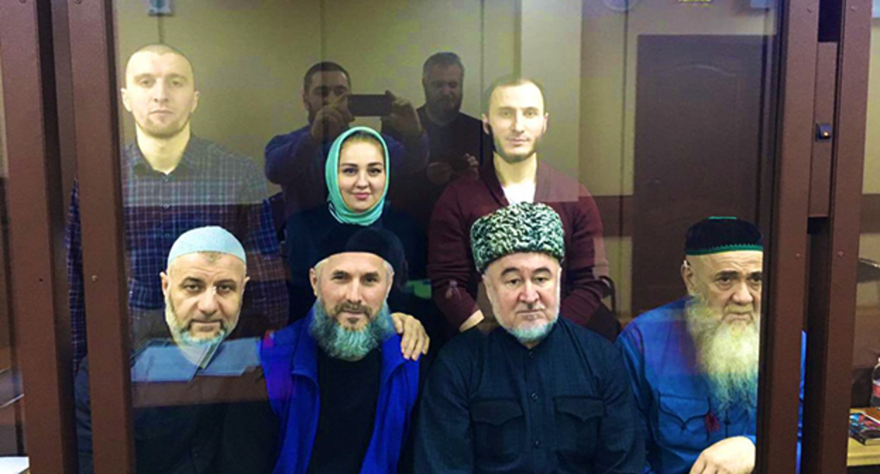 Барах Чемурзиев, Муса Мальсагов, Малсаг Ужахов, Ахмед Барахоев, Зарифа Саутиева, Исмаил Нальгиев, Багаудин Хаутиев в суде. Фото: Калой Ахильгов, https://twitter.com/akaloy/status/1359464677521170432 Барах Чемурзиев, Муса Мальсагов, Малсаг Ужахов, Ахмед Барахоев, Зарифа Саутиева, Исмаил Нальгиев, Багаудин Хаутиев в суде. Фото: Калой Ахильгов, https://twitter.com/akaloy/status/1359464677521170432