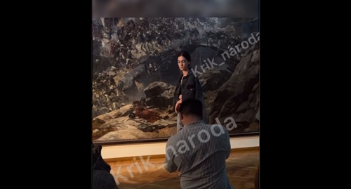 Стоп-кадр видео с фотосессии в музее, канал "Что там у дагестанцев?" https://www.youtube.com/watch?v=5b28-2-PZmk