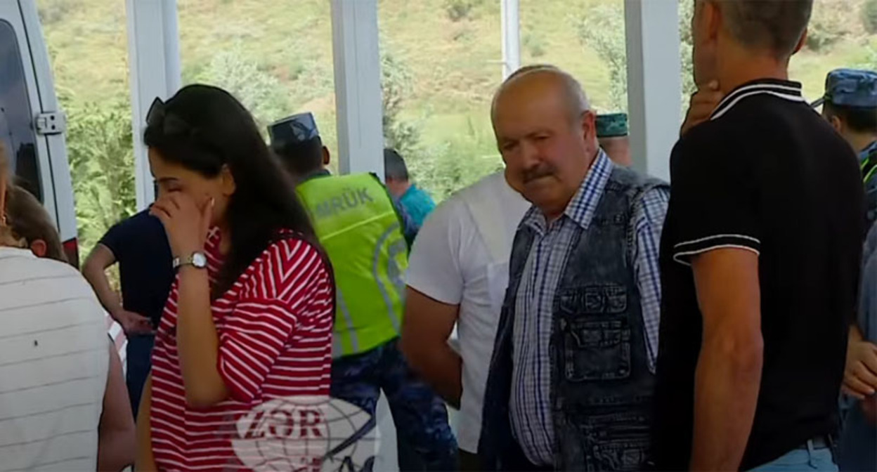Вагиф Хачатрян во время задержания на КПП "Лачин". Стопкадр из видео https://www.youtube.com/watch?v=o8L6rmoA-Vc Вагиф Хачатрян во время задержания на КПП "Лачин". Стопкадр из видео https://www.youtube.com/watch?v=o8L6rmoA-Vc