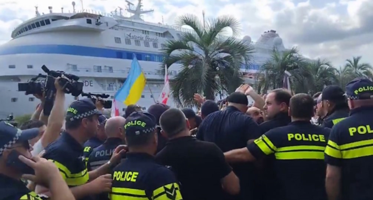 Акция протеста в порту Батуми, фото: bloknot.ru Акция протеста в порту Батуми, фото: bloknot.ru