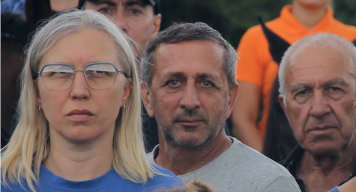 Сочинские фермеры, стоп-кадр видео канала "Право на землю", https://www.youtube.com/watch?v=ZCKd1iTBbBI Сочинские фермеры, стоп-кадр видео канала "Право на землю", https://www.youtube.com/watch?v=ZCKd1iTBbBI