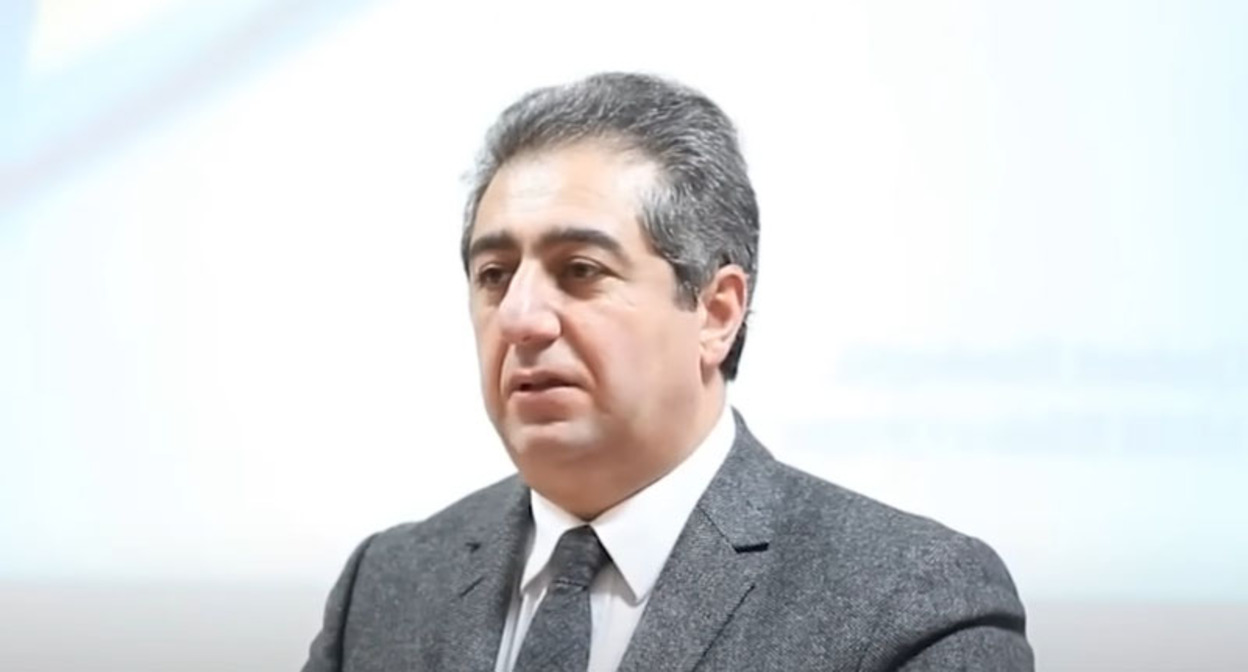 Губад Ибадоглу. Стопкадр из видео https://www.youtube.com/watch?v=XgnlY5JzjxI Губад Ибадоглу. Стопкадр из видео https://www.youtube.com/watch?v=XgnlY5JzjxI
