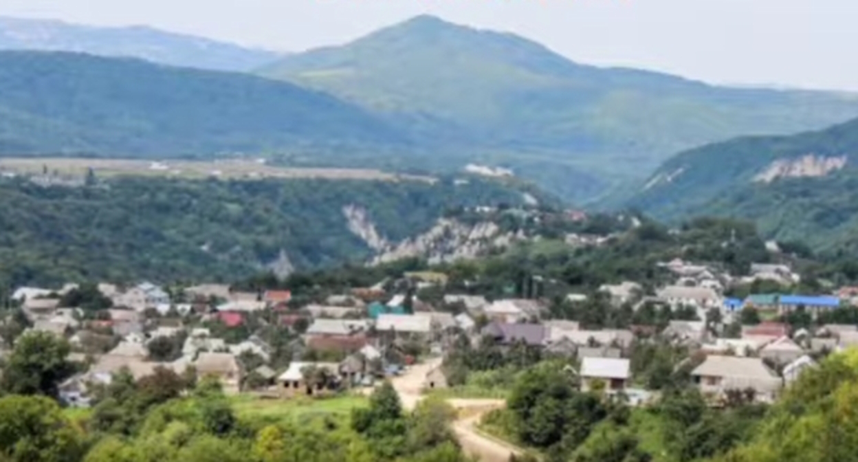 Село Алмак, стоп-кадр видео https://www.youtube.com/watch?app=desktop&v=jQRz6SU3E4Q Село Алмак, стоп-кадр видео https://www.youtube.com/watch?app=desktop&v=jQRz6SU3E4Q