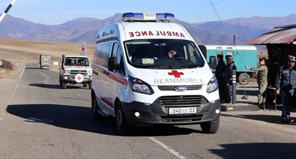 Машины Красного Креста. Фото https://artsakhpress.am/rus/news/175192/eshche-dvukh-pacientov-pereveli-v-razniye-medicinskie-centriy-ra.html Машины Красного Креста. Фото https://artsakhpress.am/rus/news/175192/eshche-dvukh-pacientov-pereveli-v-razniye-medicinskie-centriy-ra.html