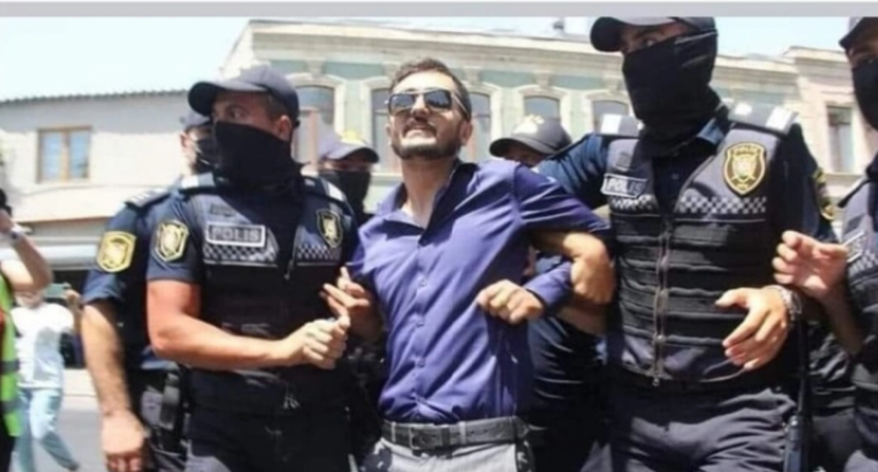 Задержание Эльвина Мустафаева. Скриншот фото Turan от 11.08.23, https://www.turan.az/ext/news/2023/8/free/Social/ru/7462.htm. Задержание Эльвина Мустафаева. Скриншот фото Turan от 11.08.23, https://www.turan.az/ext/news/2023/8/free/Social/ru/7462.htm.