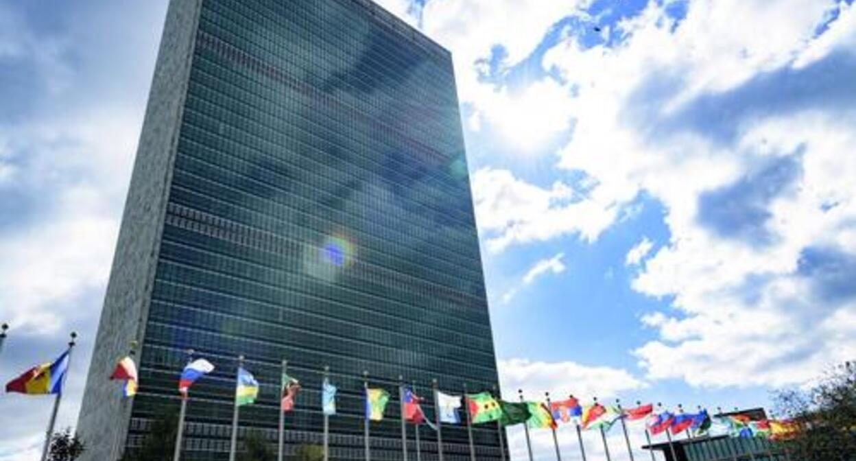 Штаб-квартира Организации Объединенных Наций в Нью-Йорке. Фото: ООН https://www.un.org/ru/coronavirus/phase-1-un-headquarters-staff-member%E2%80%99s-walkthroug Штаб-квартира Организации Объединенных Наций в Нью-Йорке. Фото: ООН https://www.un.org/ru/coronavirus/phase-1-un-headquarters-staff-member%E2%80%99s-walkthroug