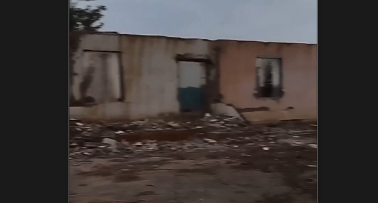 Здание школы в селе Советское. Стоп-кадр из видео https://www.instagram.com/p/CwHXXzeqn9W/ Здание школы в селе Советское. Стоп-кадр из видео https://www.instagram.com/p/CwHXXzeqn9W/