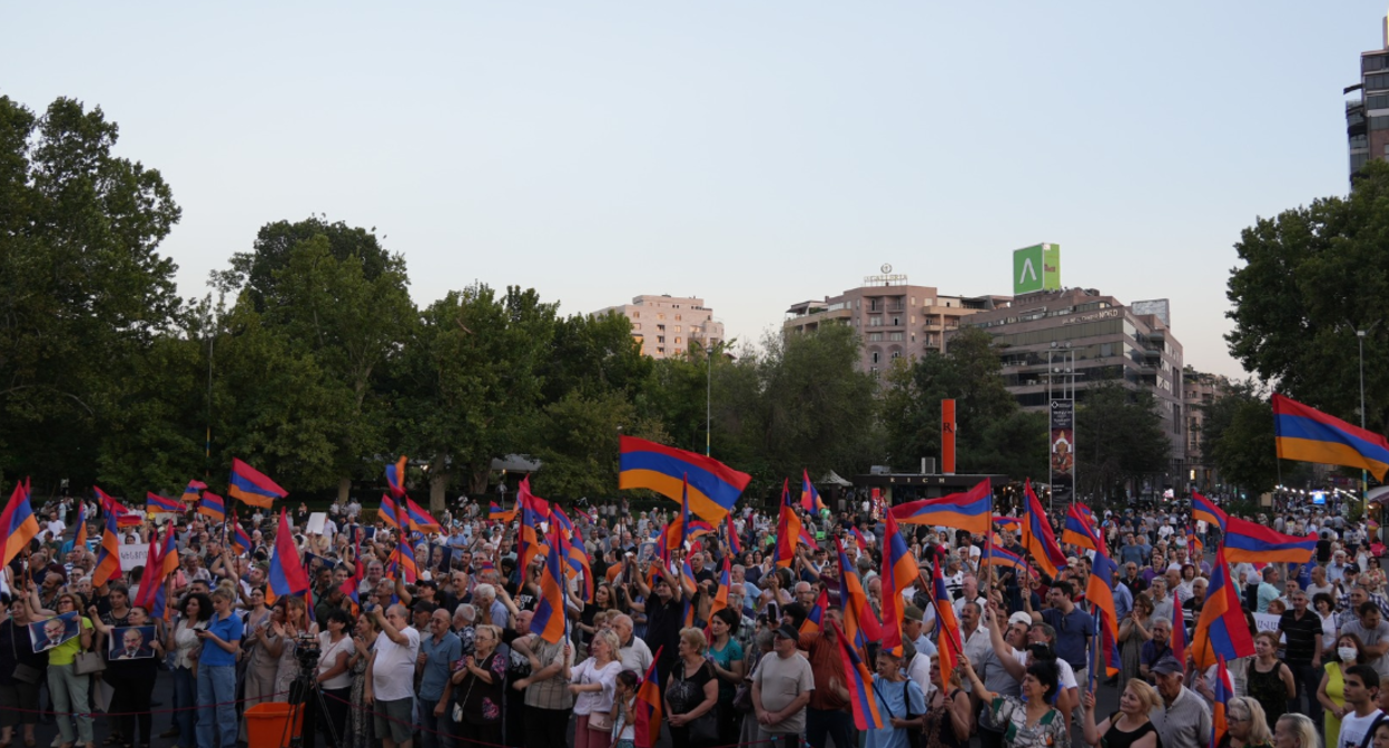 Участники митинга движения "Национально-демократический полюс". Фото от 24.08.23 из Facebook движения (деятельность компании Meta, владеющей Facebook, запрещена в России). Участники митинга движения "Национально-демократический полюс". Фото от 24.08.23 из Facebook движения (деятельность компании Meta, владеющей Facebook, запрещена в России).