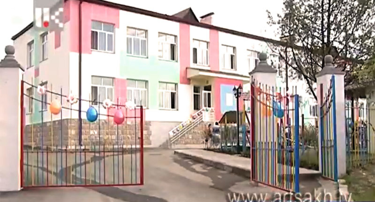 Детский сад в Степанакерте. Стоп-кадр из видео https://www.youtube.com/watch?v=UZZhTVadWrw Детский сад в Степанакерте. Стоп-кадр из видео https://www.youtube.com/watch?v=UZZhTVadWrw