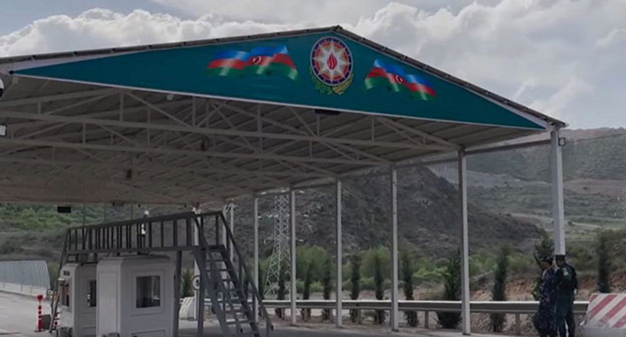 Пункт пропуска "Лачин". Фото: https://zerkalo.az Пункт пропуска "Лачин". Фото: https://zerkalo.az