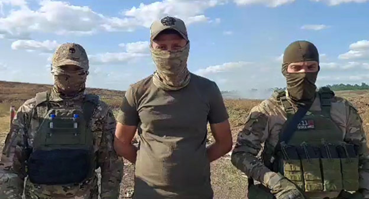 Кадр видеообращения участников СВО к Меликову. Скриншот видео https://t.me/chernovik/58793 Кадр видеообращения участников СВО к Меликову. Скриншот видео https://t.me/chernovik/58793