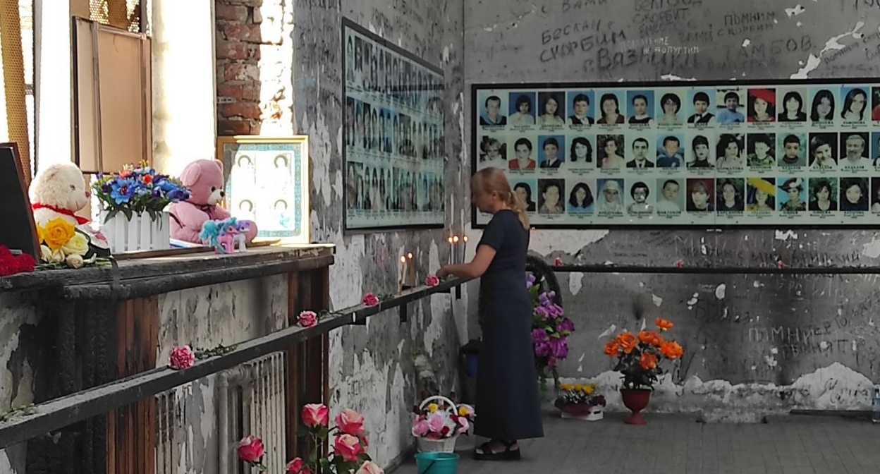В здании бесланской школы № 1. 1 сентября 2023 года. Фото корреспондента "Кавказского узла". В здании бесланской школы № 1. 1 сентября 2023 года. Фото корреспондента "Кавказского узла".