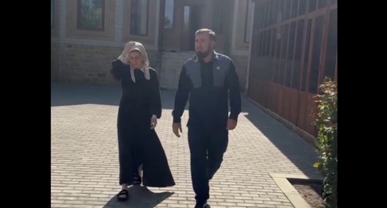 Мансур Солтаев и Седа Сулейманова, стоп-кадр видео https://t.me/sotaproject/65748 Мансур Солтаев и Седа Сулейманова, стоп-кадр видео https://t.me/sotaproject/65748
