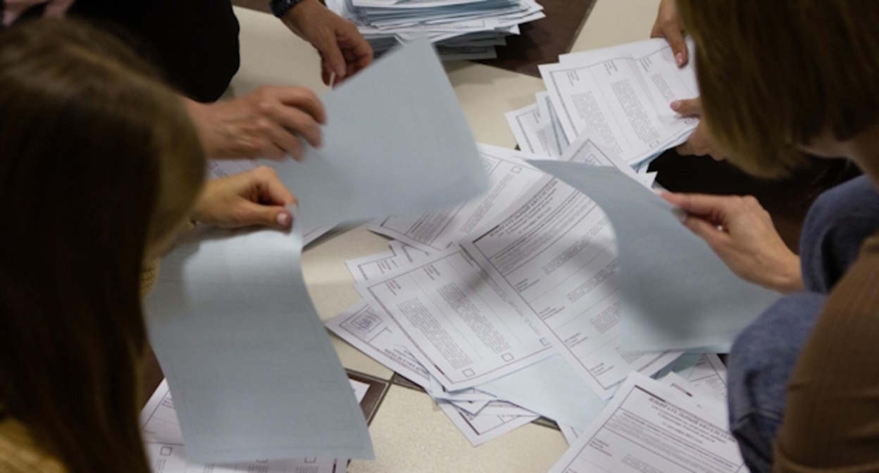 Подсчет голосов на выборах, фото: Елена Синеок, "Юга.ру" Подсчет голосов на выборах, фото: Елена Синеок, "Юга.ру"