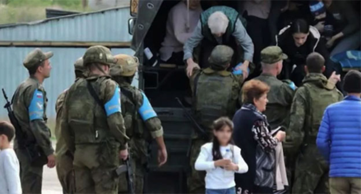 Эвакуация населения Нагорного Карабаха. Фото: "Грозный Информ" https://www.grozny-inform.ru/ Эвакуация населения Нагорного Карабаха. Фото: "Грозный Информ" https://www.grozny-inform.ru/