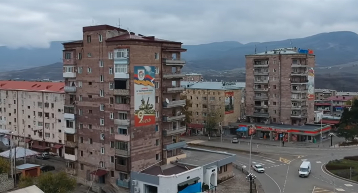 Степанакерт. Стопкадр из видео https://www.youtube.com/watch?v=2bIRLnLX-z8 Степанакерт. Стопкадр из видео https://www.youtube.com/watch?v=2bIRLnLX-z8