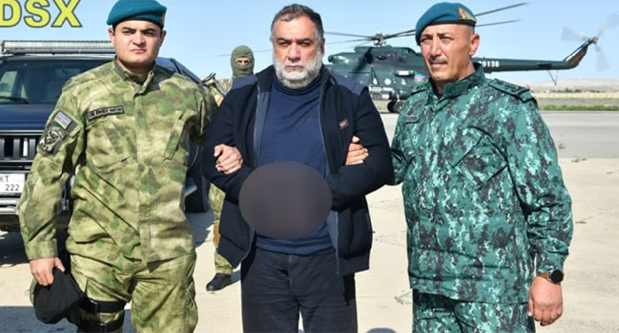 Рубен Варданян (в центре) во время задержания. Фото: dax.gov.az Рубен Варданян (в центре) во время задержания. Фото: dax.gov.az